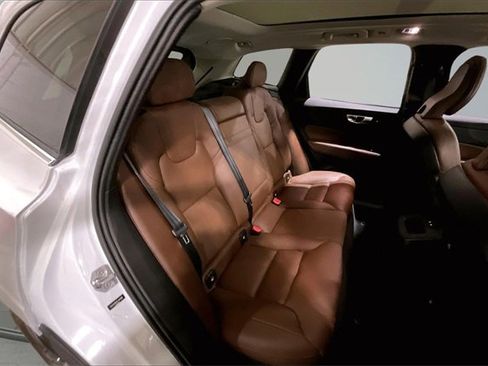 Used 2020 Volvo XC60 T6 Momentum image 28