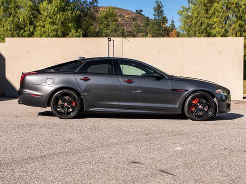 Used 2017 Jaguar XJ R RWD image 4