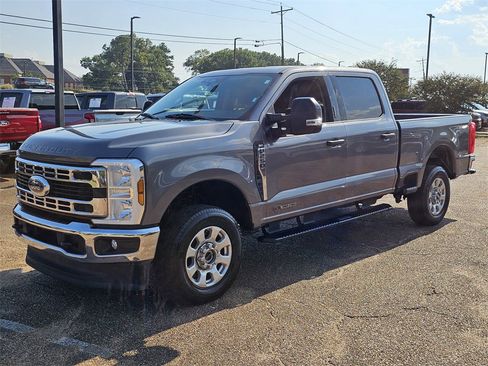 Used 2024 Ford F250 XLT image 7