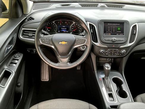 Used 2020 Chevrolet Equinox LT w/ Driver Convenience Package image 6