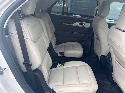 Used 2025 Ford Explorer Active w/ Active Comfort Package RWD image 9