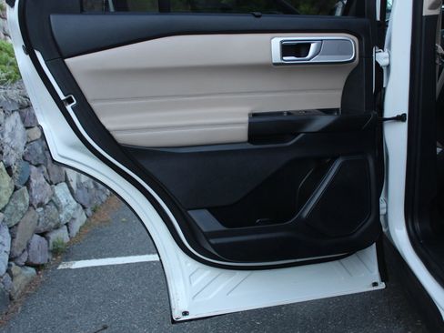 Used 2020 Ford Explorer Limited image 15