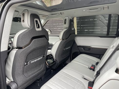 Used 2025 Rivian R1S Premium image 16