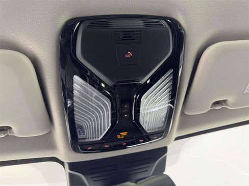 Used 2024 BMW X7 xDrive40i w/ Premium Package image 25