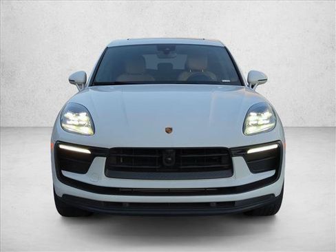 Used 2023 Porsche Macan AWD/4WD image 2