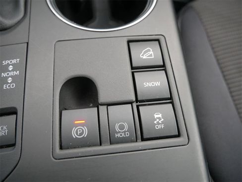 Used 2024 Toyota Highlander LE image 30