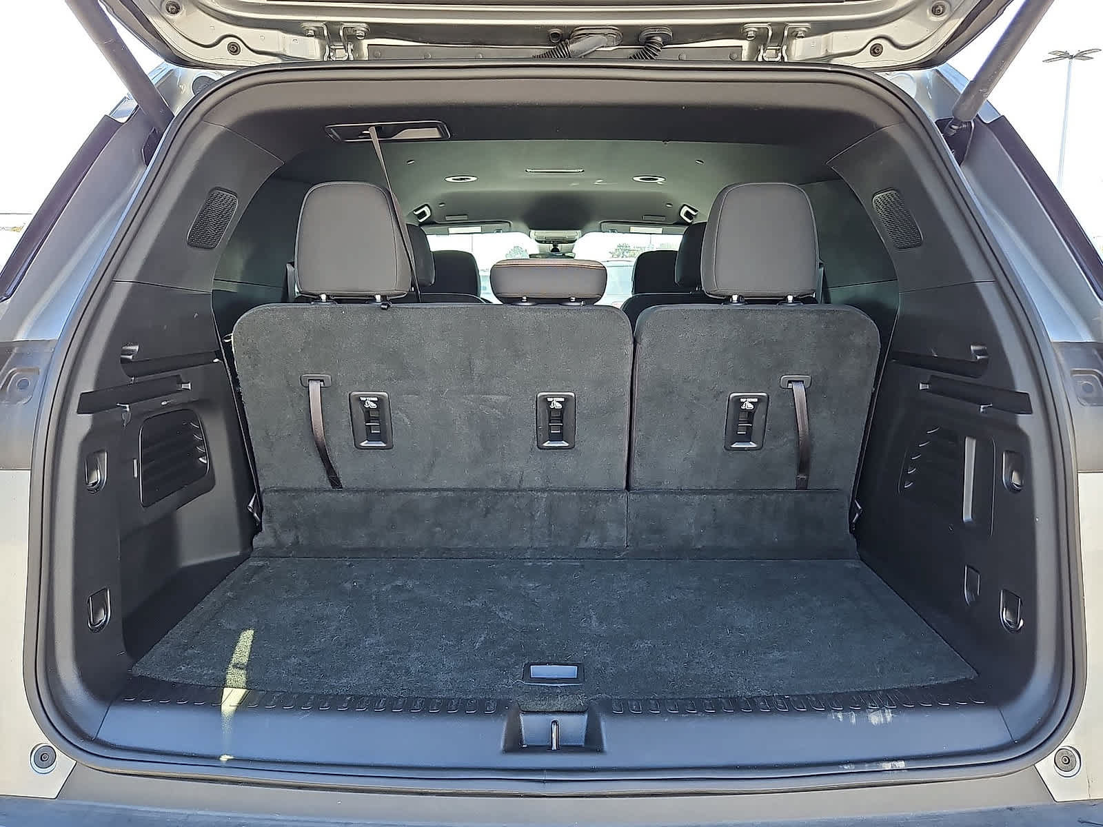 Used 2026 Chevrolet Traverse LT w/ Driver Confidence Package FWD image 31