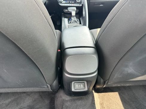 Used 2024 Hyundai Elantra SEL FWD image 14