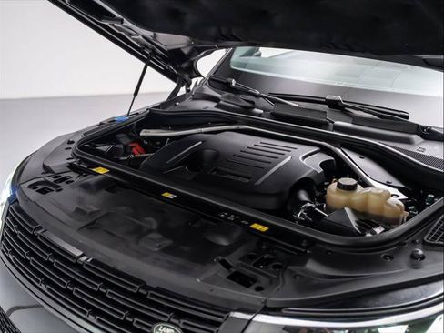 Used 2024 Land Rover Range Rover Sport SE AWD/4WD image 10
