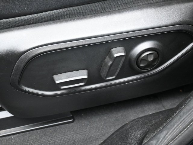 Used 2023 Jeep Grand Cherokee L Limited AWD/4WD image 12