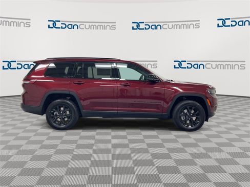 New 2025 Jeep Grand Cherokee L Altitude image 9