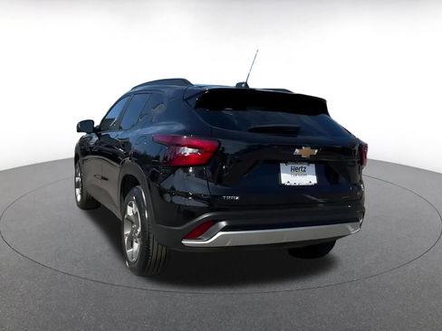 Used 2025 Chevrolet Trax LT image 10