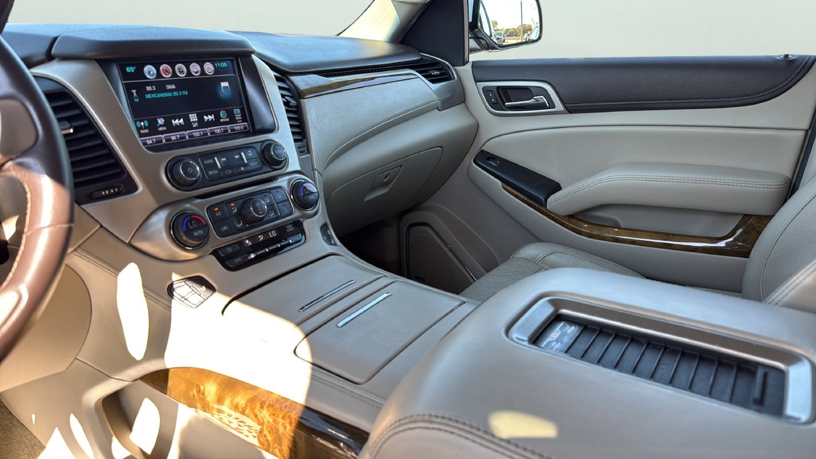 Used 2017 GMC Yukon XL Denali w/ Open Road Package AWD/4WD image 15