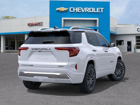 New 2026 GMC Terrain Denali w/ LPO, Black Badging Package image 4