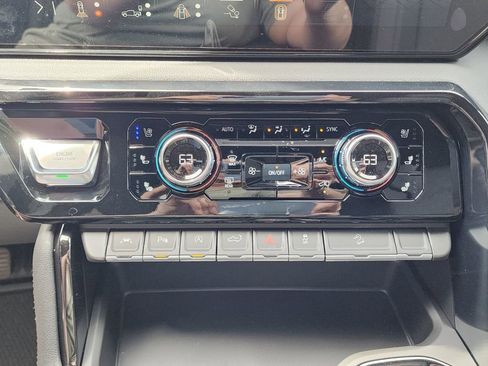 New 2026 GMC Sierra 1500 AT4 w/ AT4 Premium Package AWD/4WD image 29