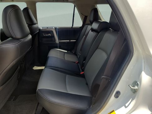 Used 2017 Toyota 4Runner SR5 Premium RWD image 13