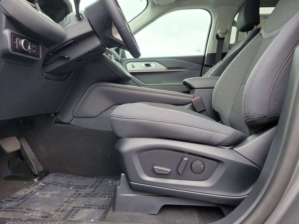 New 2026 Ford Explorer Active RWD image 17