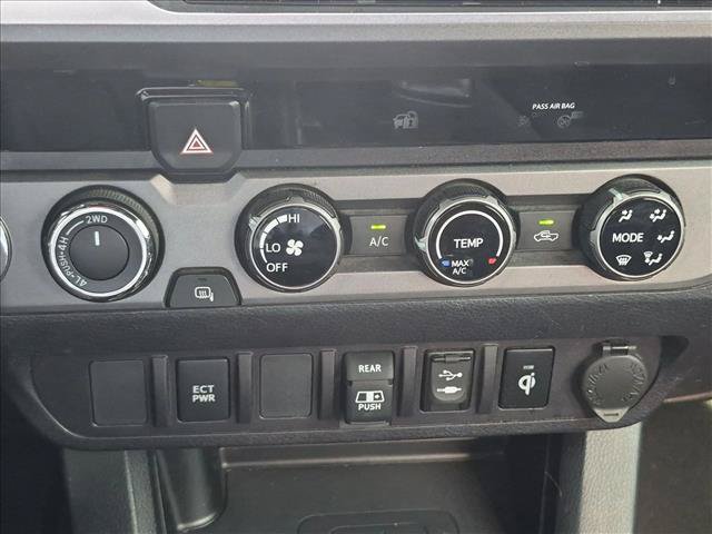 Used 2018 Toyota Tacoma TRD Off-Road AWD/4WD image 12