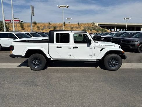 New 2026 Jeep Gladiator Sport AWD/4WD image 7