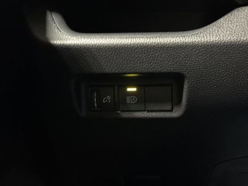 Used 2025 Toyota RAV4 XLE AWD/4WD image 18
