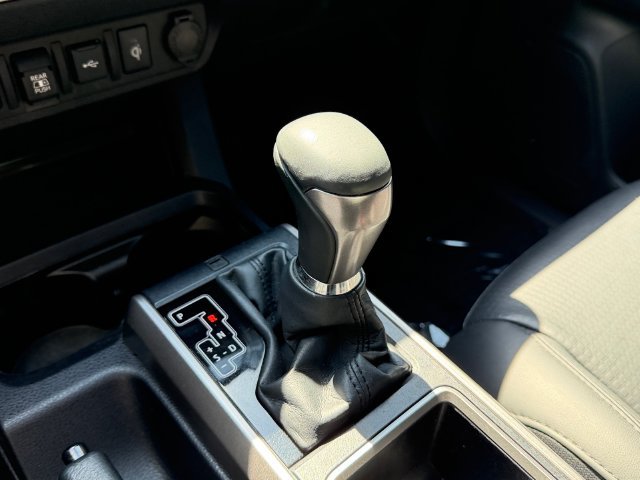 Used 2022 Toyota Tacoma Limited AWD/4WD image 27