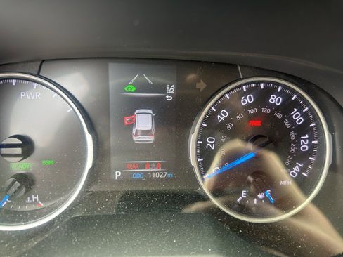 Used 2022 Toyota RAV4 XLE Premium image 10