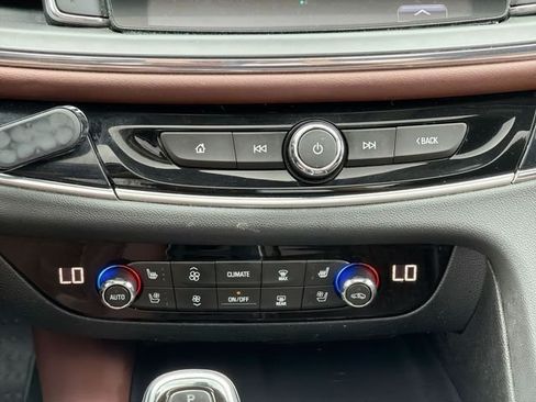 Used 2018 Buick Enclave Avenir w/ Avenir Technology Package AWD/4WD image 19