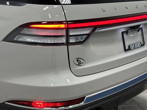 Used 2023 Lincoln Aviator AWD w/ Premium Package image 39