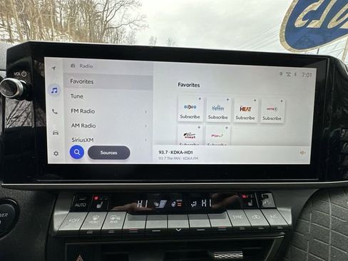 Used 2025 Toyota Camry XLE image 22