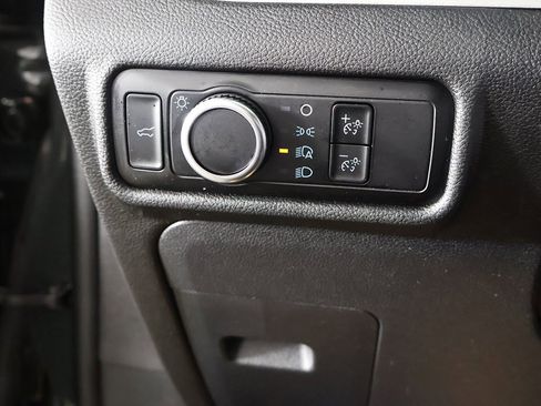 Used 2023 Ford Explorer XLT image 35