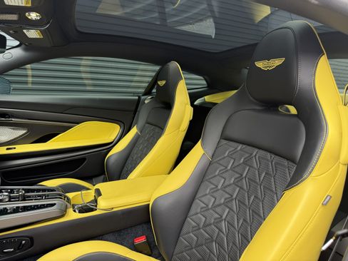 Used 2025 Aston Martin Vanquish RWD image 18