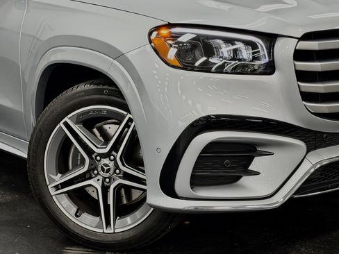 Used 2025 Mercedes-Benz GLS 450 4MATIC image 4