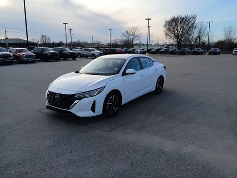 Used 2024 Nissan Sentra SV image 3