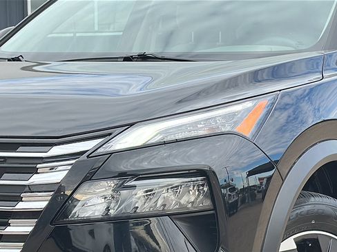 Certified 2025 Nissan Rogue SV image 4