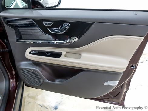 Used 2021 Lincoln Corsair AWD w/ Equipment Group 101A image 33