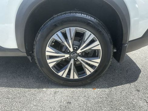 Used 2023 Nissan Rogue SV FWD image 10