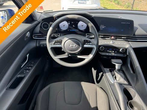 Used 2024 Hyundai Elantra SEL image 2