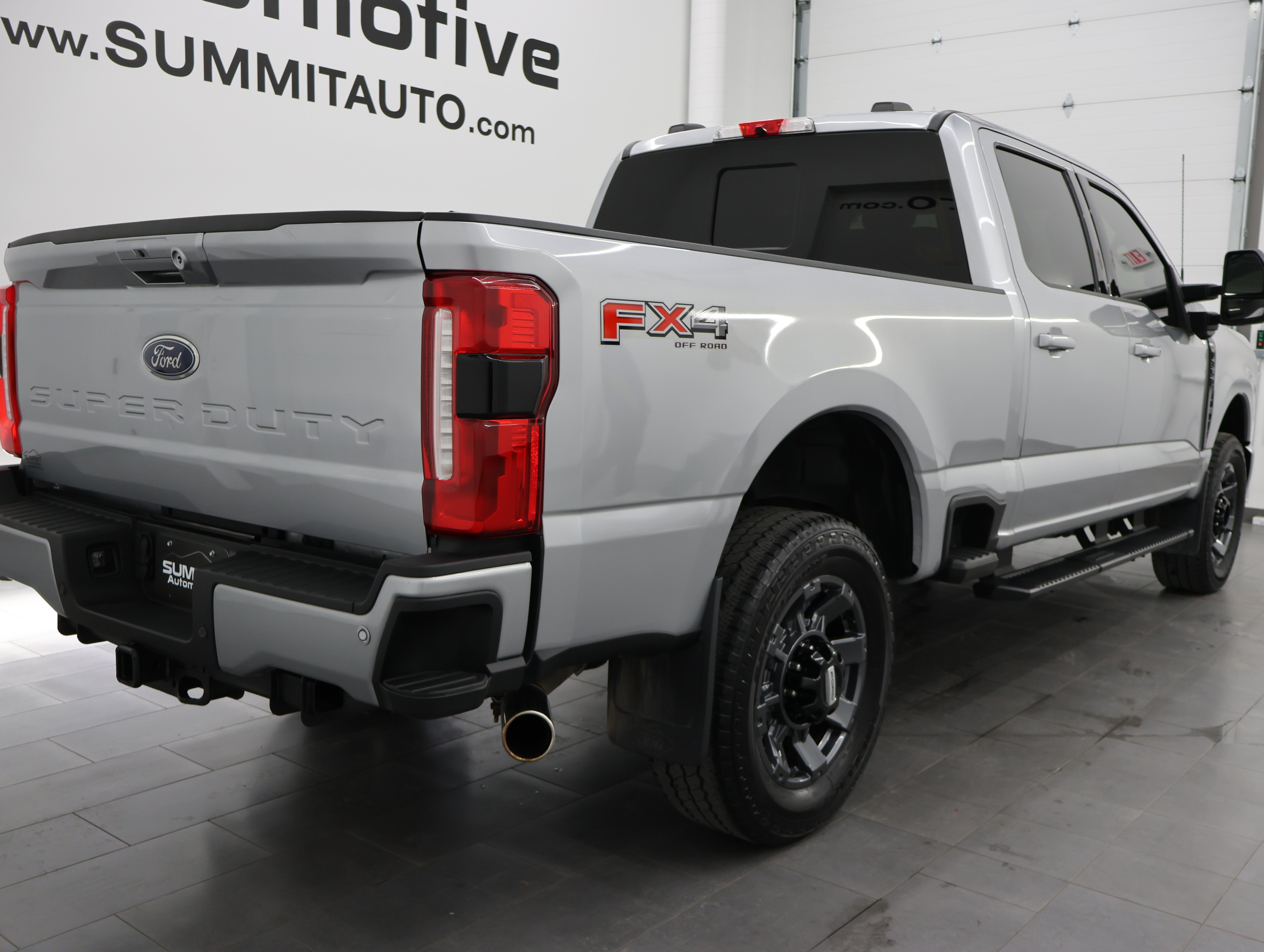 Used 2023 Ford F350 Lariat w/ Lariat Ultimate Package AWD/4WD image 4
