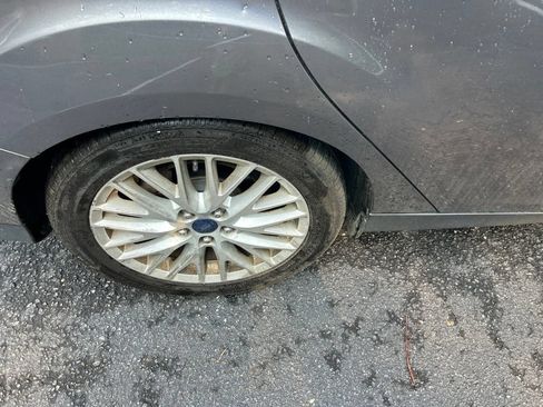 Used 2014 Ford Focus Titanium FWD image 14