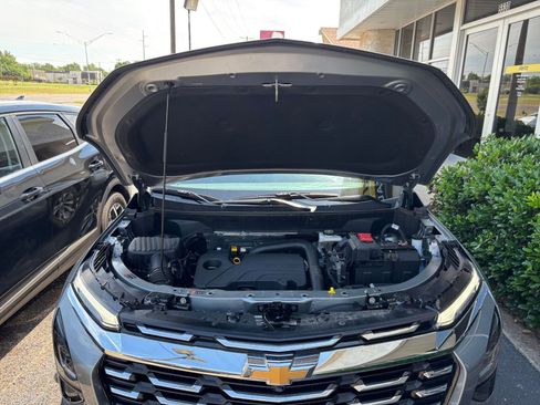 Used 2025 Chevrolet Equinox LT FWD image 32