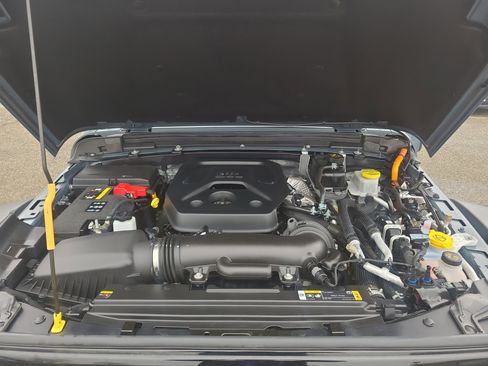 Used 2024 Jeep Wrangler Unlimited image 32