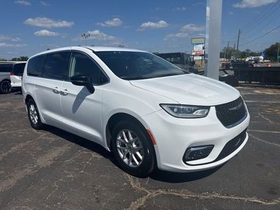 Used 2024 Chrysler Pacifica Touring-L