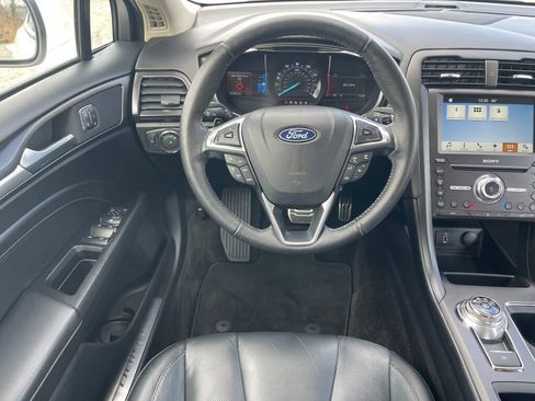 Used 2018 Ford Fusion Titanium image 2