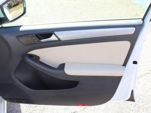 Used 2017 Volkswagen Jetta SE image 31