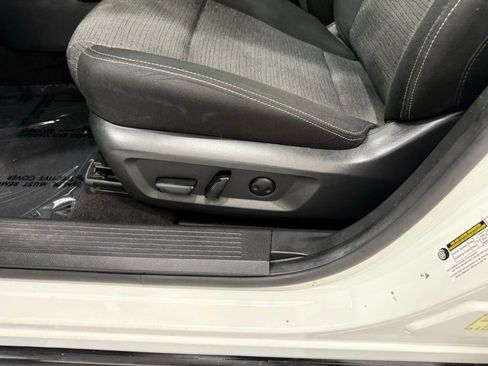 Used 2023 Nissan Rogue SV image 9