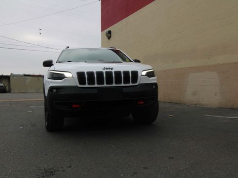 Used 2019 Jeep Cherokee Trailhawk image 18
