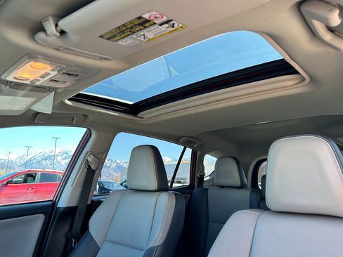 Used 2014 Toyota RAV4 Limited image 30