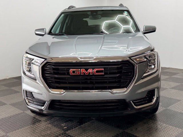Used 2023 GMC Terrain SLE w/ Driver Convenience Package AWD/4WD image 4