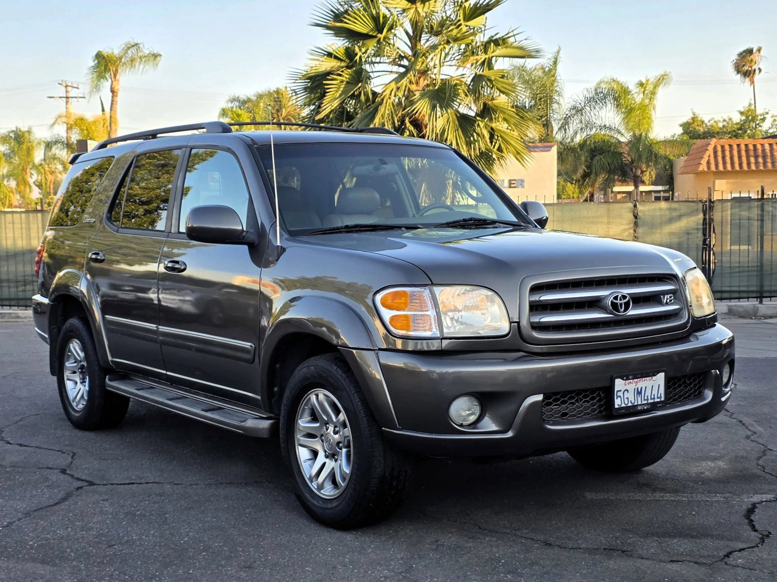Used 2004 Toyota Sequoia Limited RWD image 2