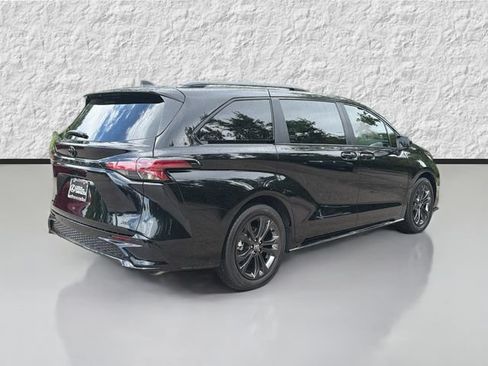 Used 2026 Toyota Sienna XSE FWD image 3